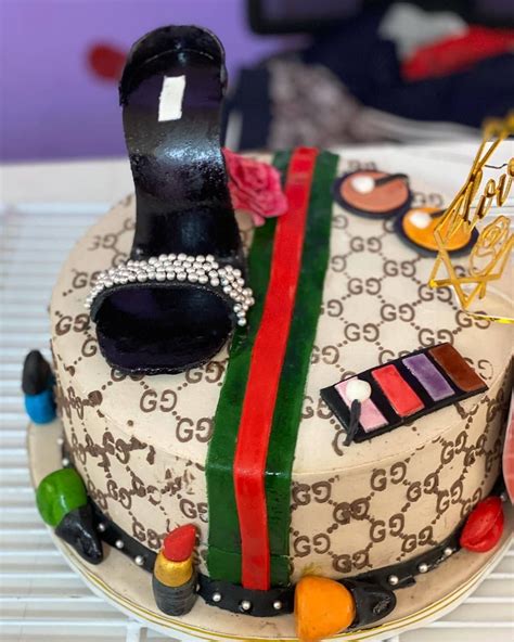 how to make black gucci bag cake|unique gucci cakes.